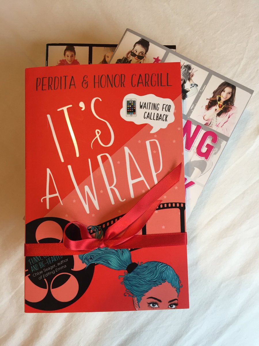 WelshDragonParr's tweet photo. Fabulous #bookpost in my favourite colour from the gorgeous @perditact. Many thanks to you and lovely Honor😘😘.
#itsawrap #funnyYA #amreading https://t.co/94wMXiwQu9