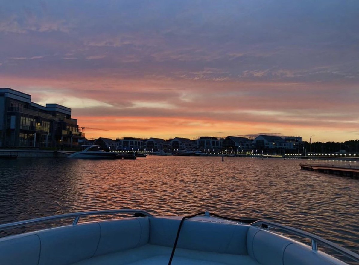 FridayLiving's tweet photo. A breathtaking sunset spotted at Friday Harbour Resort. Tag someone you want to share this view with!
_
Photo: @arbonize https://t.co/GZOgWJTXyC