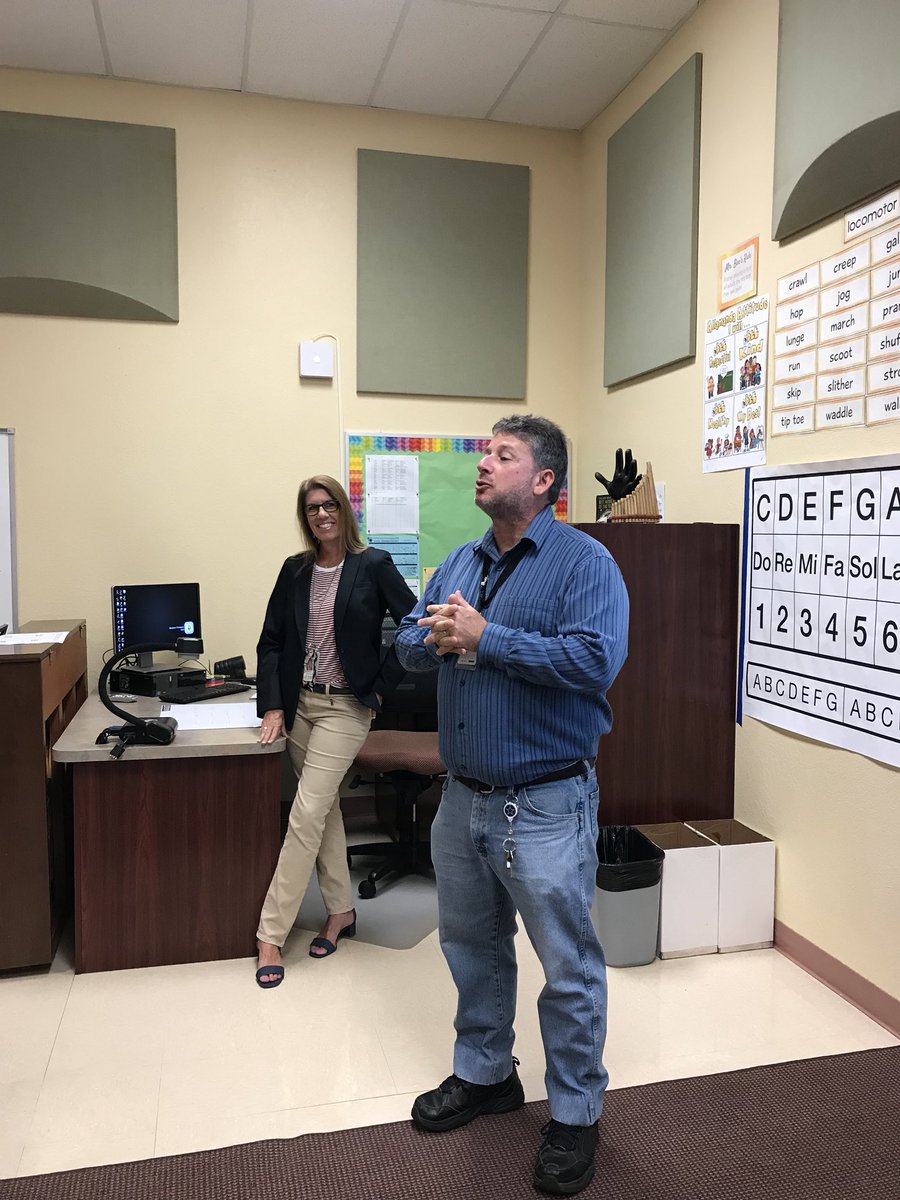AllamandaES's tweet photo. Great meeting w/ students &amp; families for AMP, Advanced Math Placement! #AMP Thanks to @JenHataway for being on hand! #MathRules #MathHappensHere #AMPHappensHere #MakeItSuperPBC 💯🔢☑️🐝 #BackToSchool2018 https://t.co/vqBGxheRIT