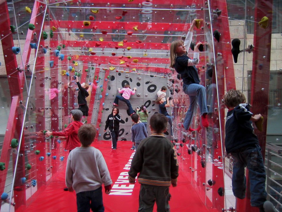 crossmarks's tweet image. MUST SEE: Globetrotter, op retailavontuur in een winkel waar je kunt klimmen, duiken, raften en kanovaren... bit.ly/2KGRcKU