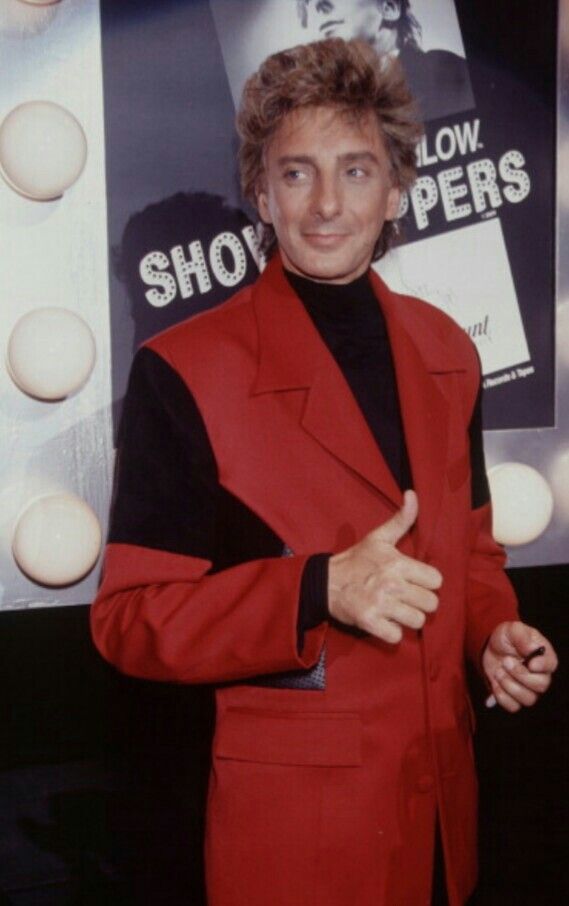 CarolineSalfati's tweet photo. Yeah...It's Friday... #BarryManilow #GiveMyRegardsToBroadway #DancingInTheDark #OldFriends #NeverMetAManIDidntLike #BringHimHome #LuckBeALady #TheKidInside #AllINeedIsTheGirl #YouCanHaveTheTV #WhereOrWhen #IfWeOnlyHaveLove #LookToTheRainbow #RealLiveGirl #IllBeSeeingYou ❤💖 https://t.co/JjKgp8Xw2z