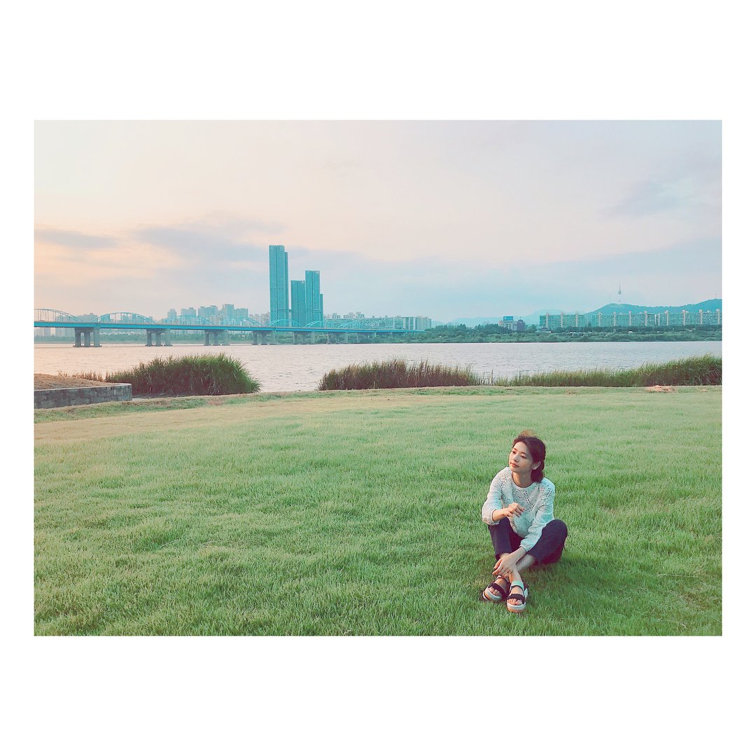 somean_jj's tweet photo. 한강촬영 즐거웠지만
해질녘 풍경 정말 아름다웠지만
이날 먹은 더위만 좀 도로 뱉어내고 싶다 https://t.co/8akhULq8ji