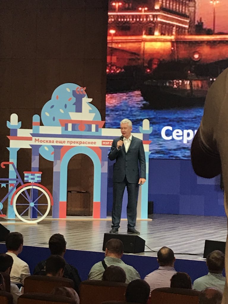 SmetlevV's tweet photo. Встреча с мэром Москвы Сергей Семеновичем Собяниным. Город для людей. #Москва #мэр #МэрСобянин #городдлялюдей https://t.co/ca5jXwGfXT