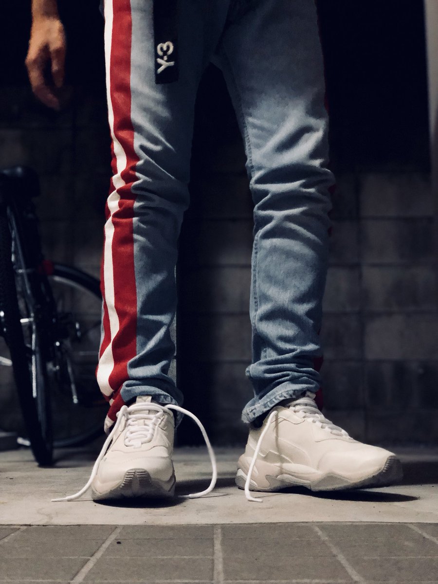 RENhukusukidayo's tweet photo. 新しいdenimとkicksを買いました...
denim:DISCOVERED REMAKE PIGMENT PANTS
kicks:PUMA THUNDER DESERT
#PUMA #THUNDERDESERT #DISCOVERED https://t.co/9GV44Tixob