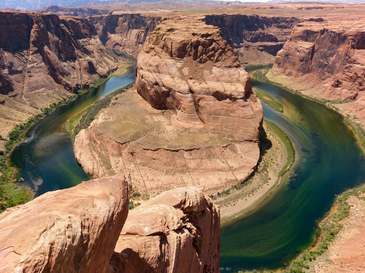 justizforall's tweet photo. Horseshoe Bend in Page, Arizona.
The signs out front warn visitors to wear proper shoes and bring plenty of water. 
For real, they are not kidding!
#horseshoebend #Arizona https://t.co/wj67SS7Mbw
