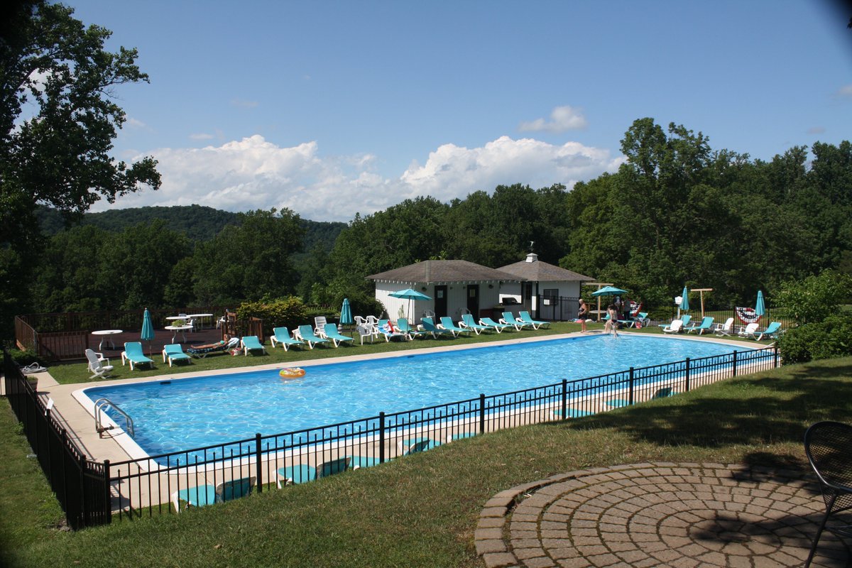 water_gap's tweet photo. The #pool is still open!!! Take a break from these hot #summer days and enjoy a cold drink by the pool. Call or email to learn more! #WaterGap #VisitPoconos https://t.co/OwK5oXRlZV