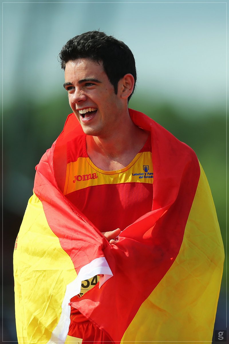 DiegoGCarrera's tweet photo. Quiero dedicar la carrera de mañana a una persona muy importante. Hace unos meses nos dejó Jorge Arias, mi profe de educación física de primaria, que me enseñó a amar el deporte.

Por él, por vosotros y por 🇪🇸.
Mañana vamos a por todas.

📺 10:55 Teledeporte y Eurosport https://t.co/9k8HJgxvp3