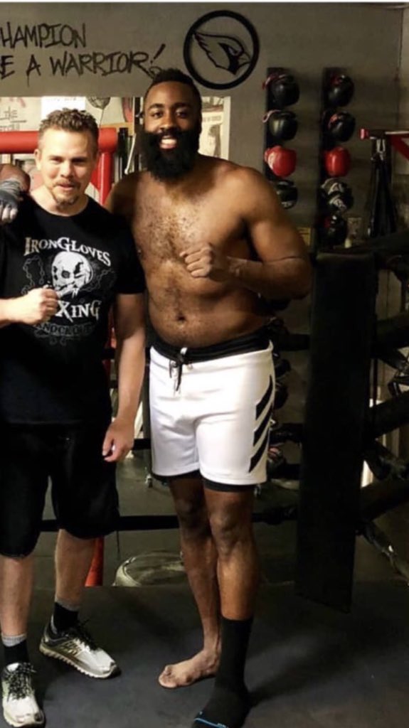 DkPe1GRU4AAIa7S.jpg:large