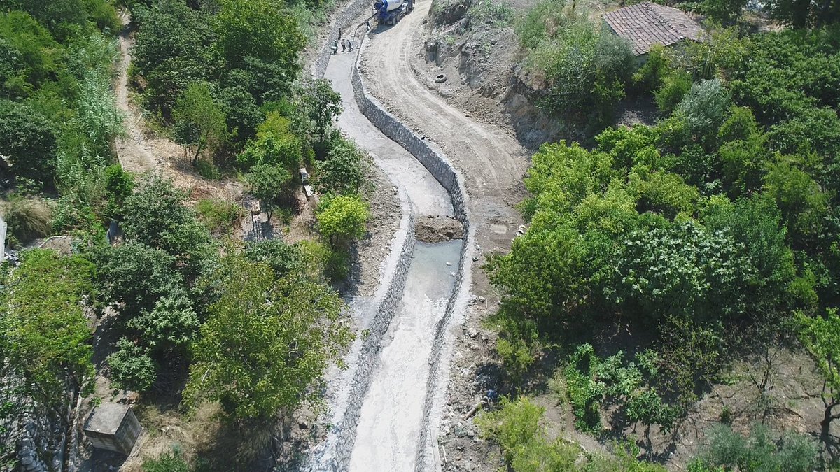 Hatay_Dsi's tweet photo. HATAY BELEN İLÇESİ ÖTENÇAY  DERESİ İNŞAATI
Hatay İli Belen İlçesindeki, Ötençay deresinde çalışmalara başlanmıştır.
Proje amacı : Hatay İli Belen İlçesindeki, Ötençay Derelerinde taşkınları önlemek vatandaşın can ve mal güvenliğini sağlamak amacıyla ıslahı yapılmaktadır. https://t.co/u1IJsPGPCz