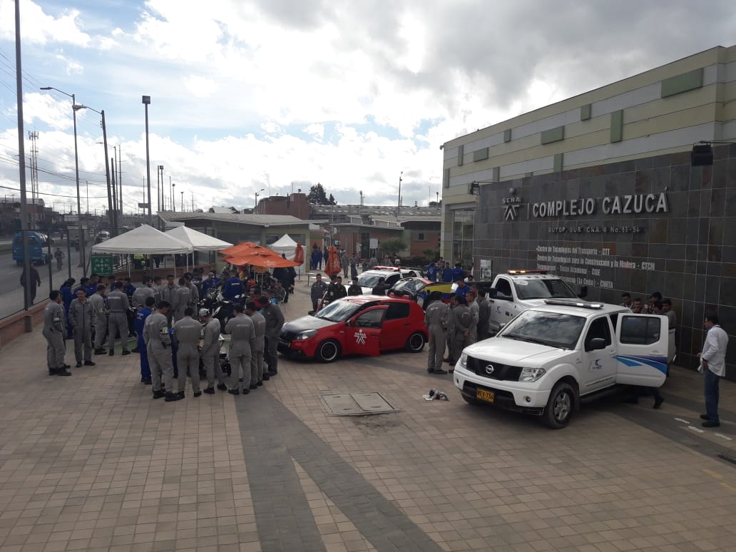 tc2000colombia's tweet photo. Hoy se luce el Total Lubricantes TC 2.000 Colombia con las camionetas Autoridad Deportiva y su periódico TC News en el cuarto evento de Oferta Educativa del Sena, en el CTT (Centro de Tecnologías del Transporte) ubicado en Cazuca. #Soytotaltc2000 #TC2000Colombia #Chase2018 https://t.co/UUf6JkvdY8