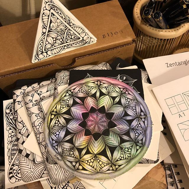 Emiko_K_28's tweet photo. #zentangle #zentangleinspiredart #zenart #zendala #3z #patternart #penart #bleedingtissuepaper #coloring #ゼンタングル #ゼンダラ #パターンアート #ペン画 #カラー #楽しむ #リラクゼーション #横浜 https://t.co/7rybNBXzHZ https://t.co/3nsDxw9pXV