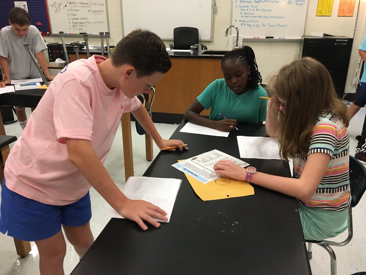 farrarpizitz's tweet photo. Young scientists engaging in a “Science Chat” @pizitzmiddle #pizitzlearns https://t.co/tDjyuPmnYT
