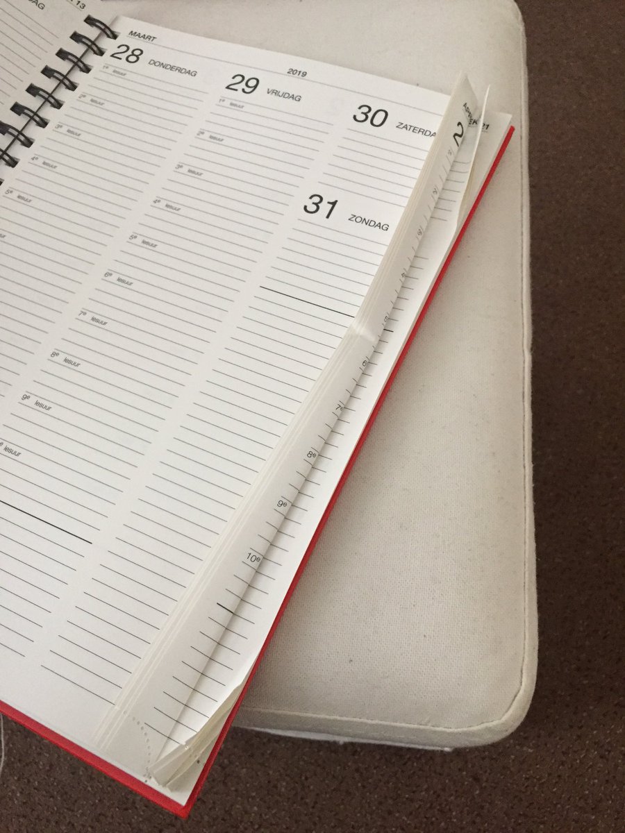 autumnpages's tweet photo. @bol_com Ik krijg dit net binnen, maar denk niet dat dit helemaal de bedoeling is wanneer ik wat bestel? https://t.co/XY4nfy5NCT