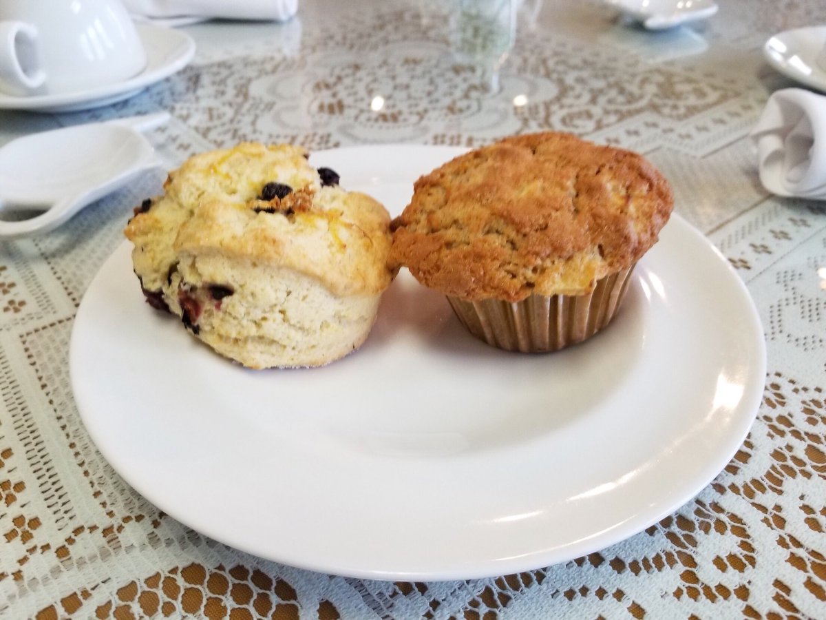 TheTeaShoppeWV's tweet photo. Check out some of our new freshly baked treats...Blueberry Lemon Scones and Apple Cinnamon Muffins!!
•
•
#theteashoppewv #tearoom #teashoppe #fresh #treats https://t.co/QrbzWRGbAg