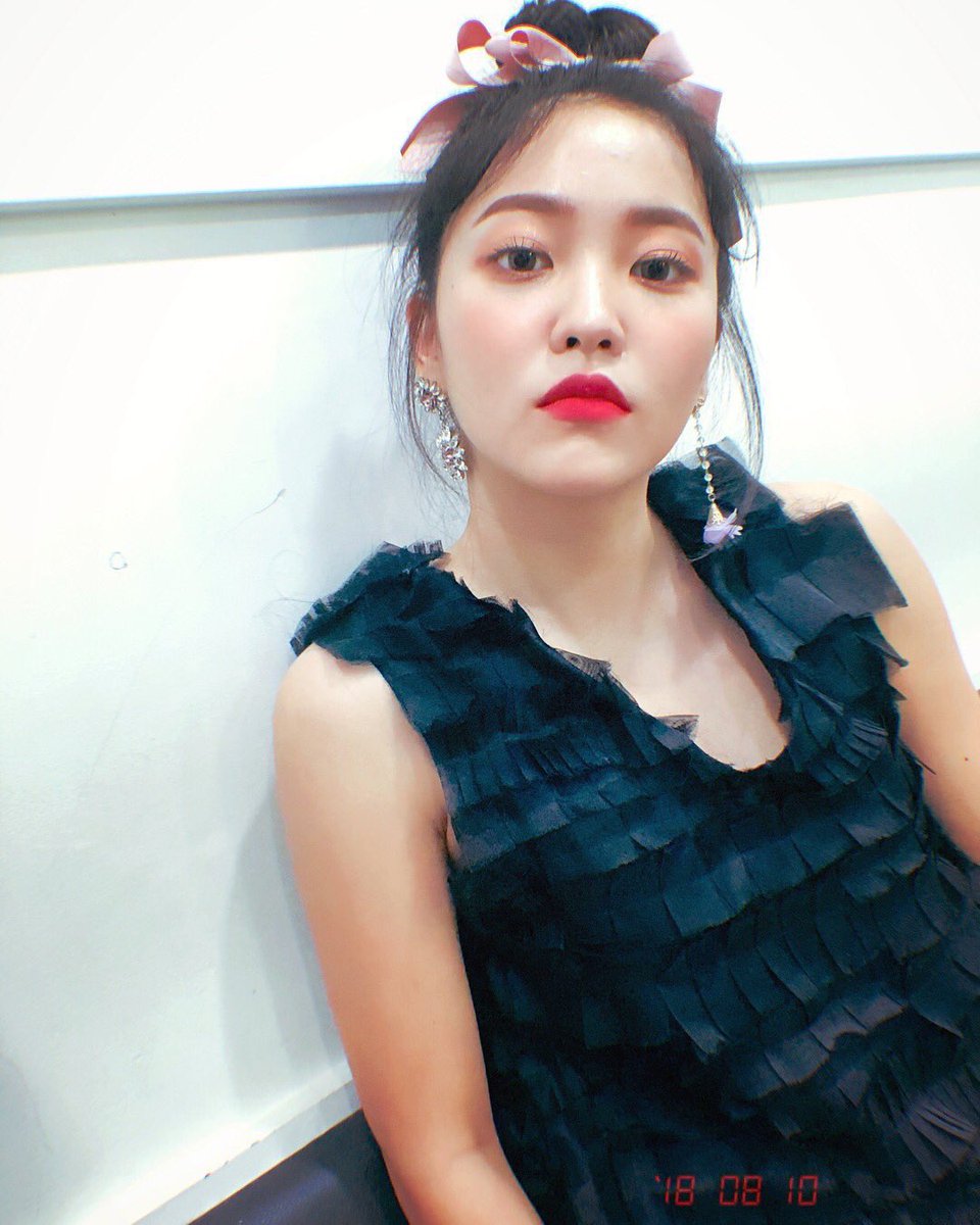 RedVelvet_Mx's tweet photo. [#OFFICIAL 🍇| 180810]
Actualización de la cuenta oficial de Red Velvet en Instagram con #YERI https://t.co/evZFy9jdCn
