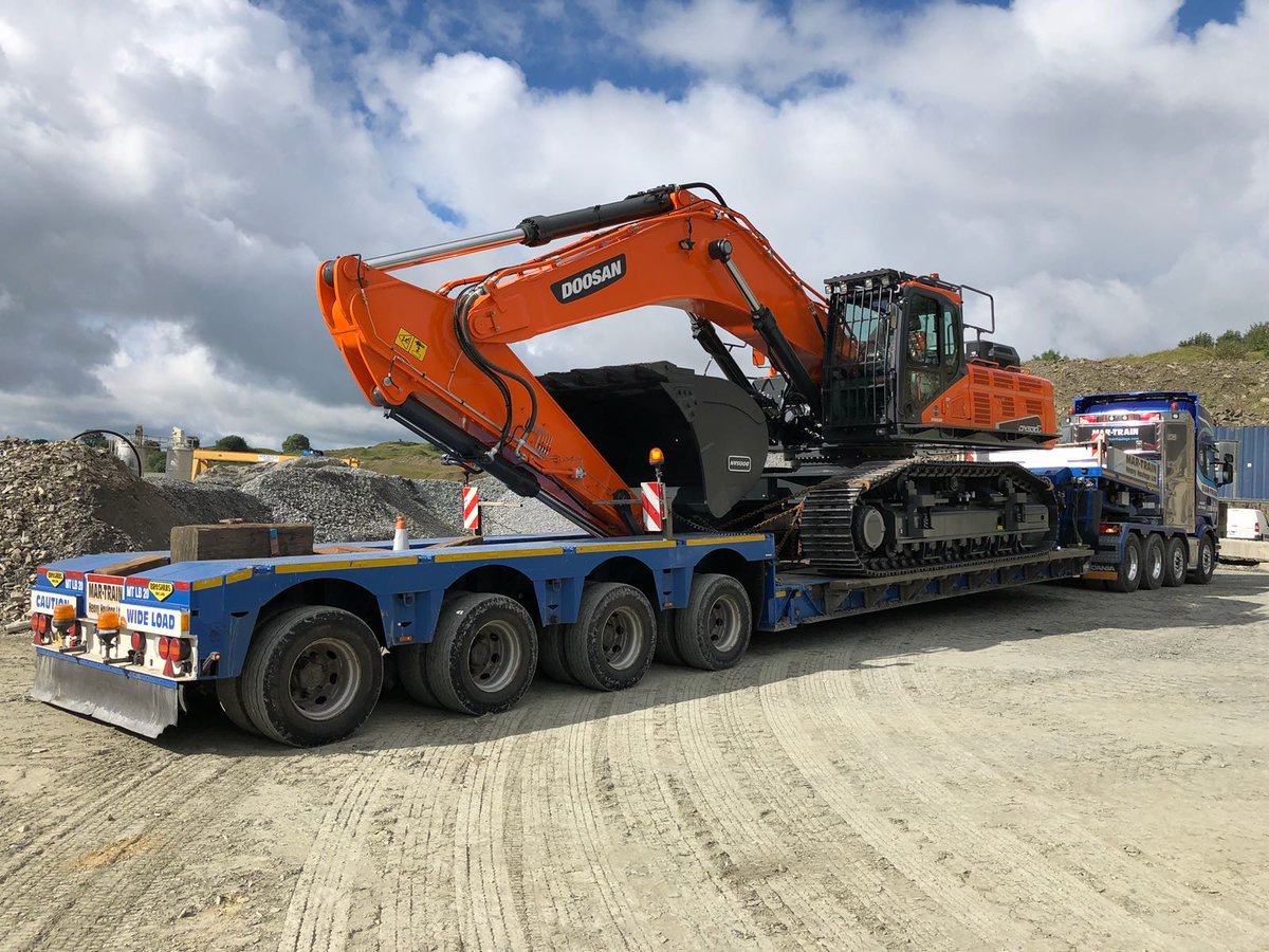 MKPlant's tweet image. Congratulations to Shellelagh Quarries on taking delivery of their new Doosan DX530 today.  Another great addition to their fleet of Doosan excavators !
#doosan #patdukeplant #FridayFeeling #heavymachinery