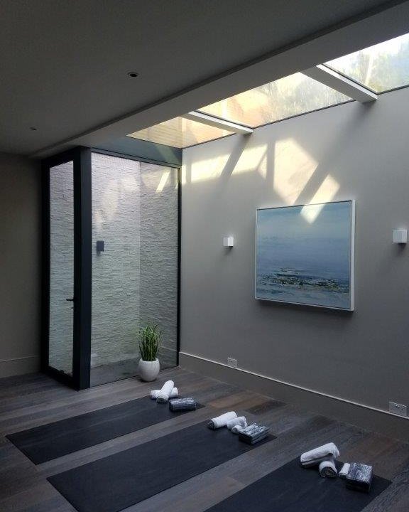 1stFolding's tweet image. Our client has used the basement space a yoga zen room, complimented by our glass roof and fixed glazed corner frame. The light bounces of the room perfectly! 

#framelessglass #glassroof #sidereturn #fixedframe #zenroom #yogaroom #mancave #womencave #bespokeglass