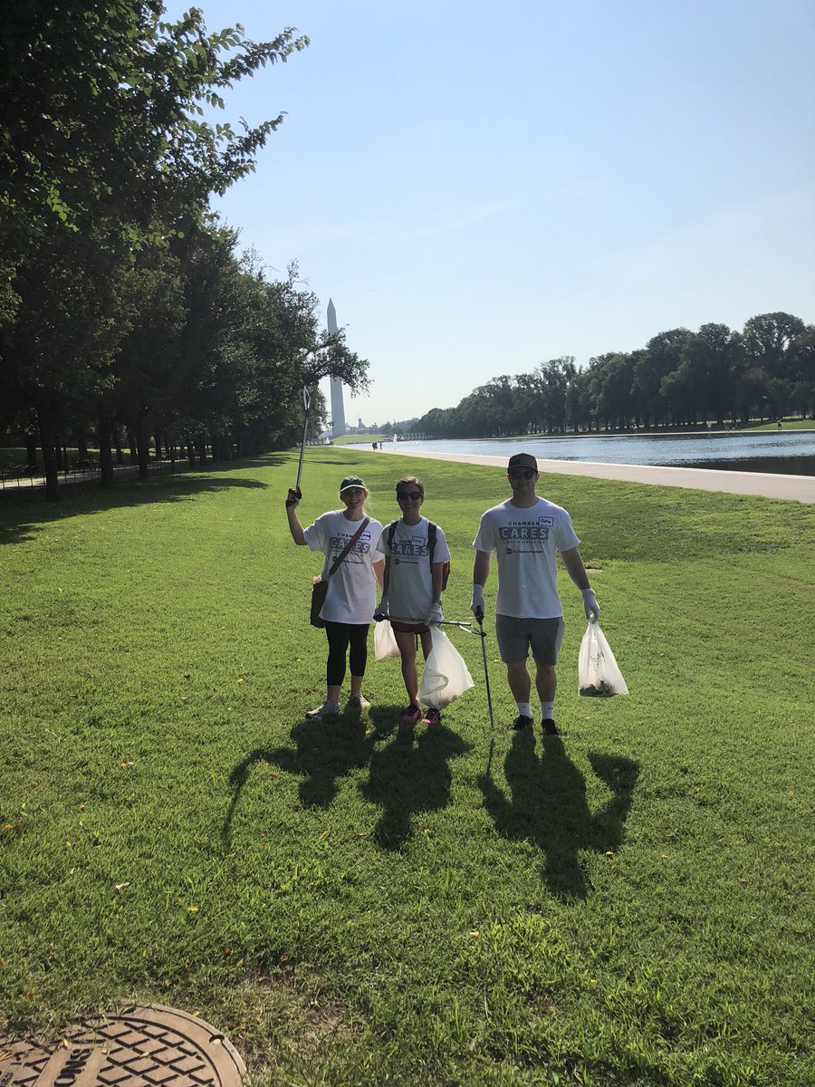 KathleenGWard's tweet photo. First week of work at the @USChamber - volunteering to help keep the National Mall clean #ChamberCares #AWeekOfService https://t.co/qYWMTPkbV5
