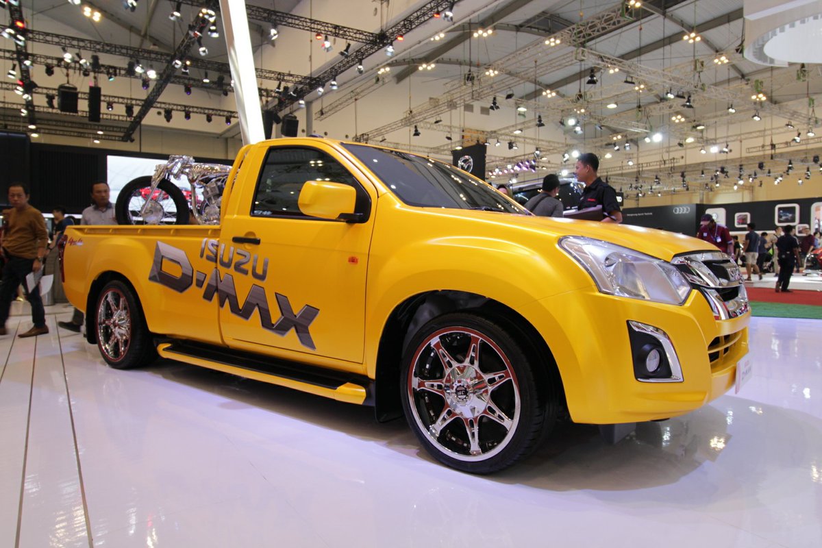 Begini trik Isuzu biar penyuka #motorcustom datang ke boothnya di #GIIAS2018

thegaspol.com/isuzu-d-max-ya…
