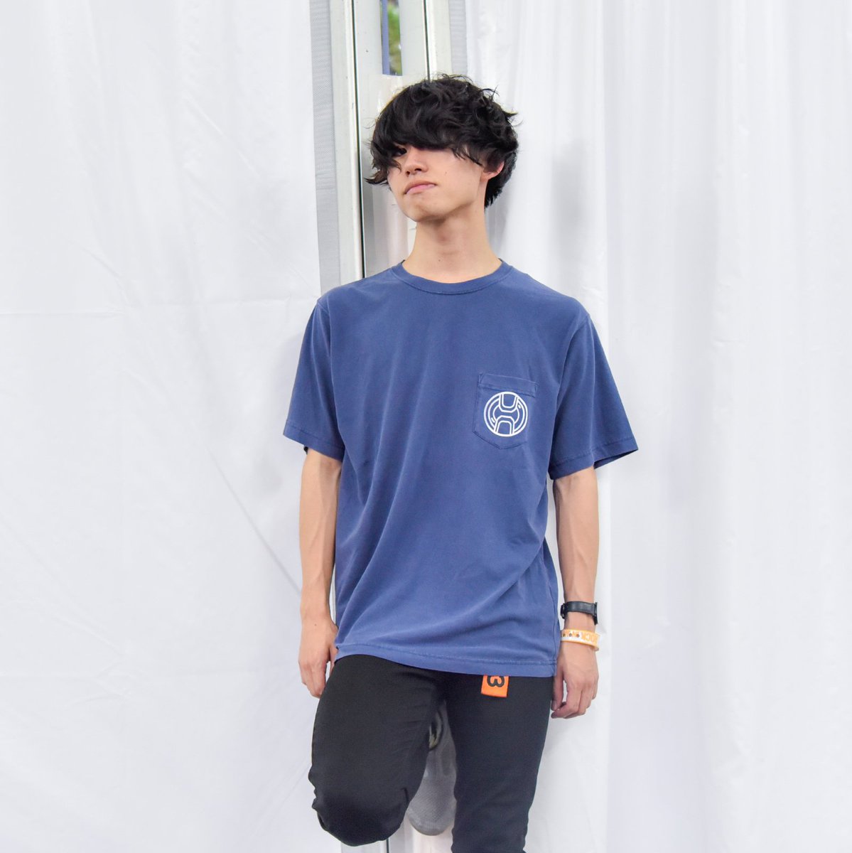 photobyMe_'s tweet photo. 【新作:商品紹介】
"カメラレンズキャップ柄 ポケット付きTシャツ"
レンズキャップを胸ポケットにデザイン。撮影時、紛失しがちなレンズキャップの居場所を作りました。
BLACK、NAVY、OFF-WHITEの3カラー
税込み 2,600円
https://t.co/SiubeobPIO 
#フォトバイミー https://t.co/gTCtKFXh8K