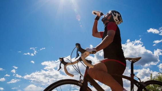 DignityHlthSac's tweet photo. Summer heat is notorious for causing dehydration. But, a new study covered in the @nytimes found some athletes might not be drinking enough water to stay safe during summer exercise. Read more: https://t.co/pbDFWPDsLF https://t.co/1LEhfmu4FJ