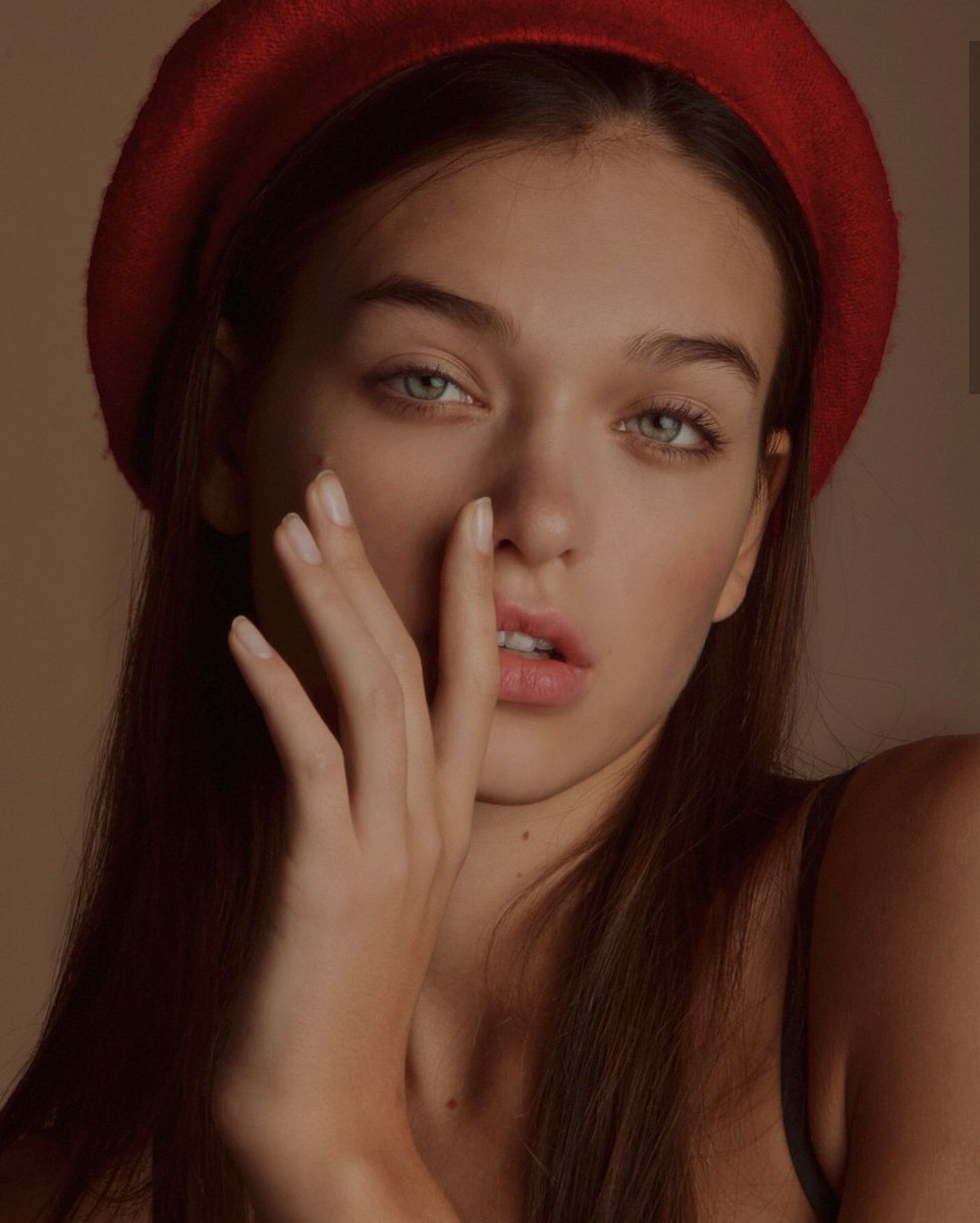 ☾

              ˹ Si me deshago
              de mis demonios
           perdería mis ángeles. ˼