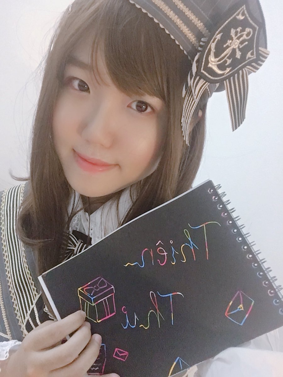 1997Nguyenpham's tweet photo. Sending my love 🙆🏻‍♀️ FS
Sorry for my bad hand-writing 😂
#friendsign 
#luv
#Lolitafashion https://t.co/eQvNW67JEE