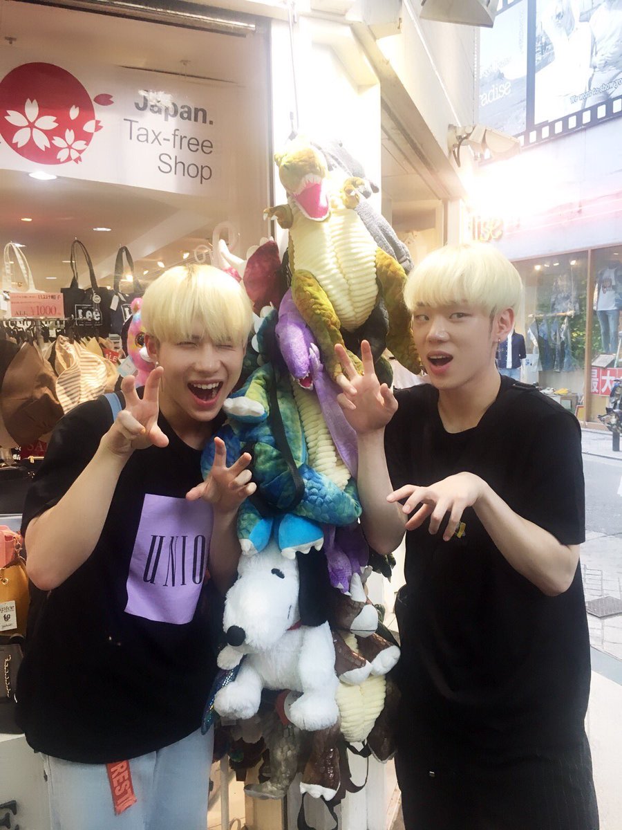 wow_pd's tweet photo. @official_ACE7 [#ACE_PHOTO] A.C.E is playing as much as they want and enjoying Osaka !!!
You can see how much fun they’re having by looking at their faces🤣

#KimBeats_CloseCoverage📹
#If_DinosaursAre_ThisCute
#BringBack_TheDinosaurs🦖 https://t.co/yEPhx1OTkd
