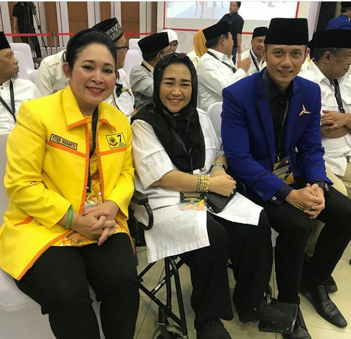 Tiga putra-putri mantan Presiden RI mengantar pendaftaran Capres dan Cawapres PSD-SSU ke KPU