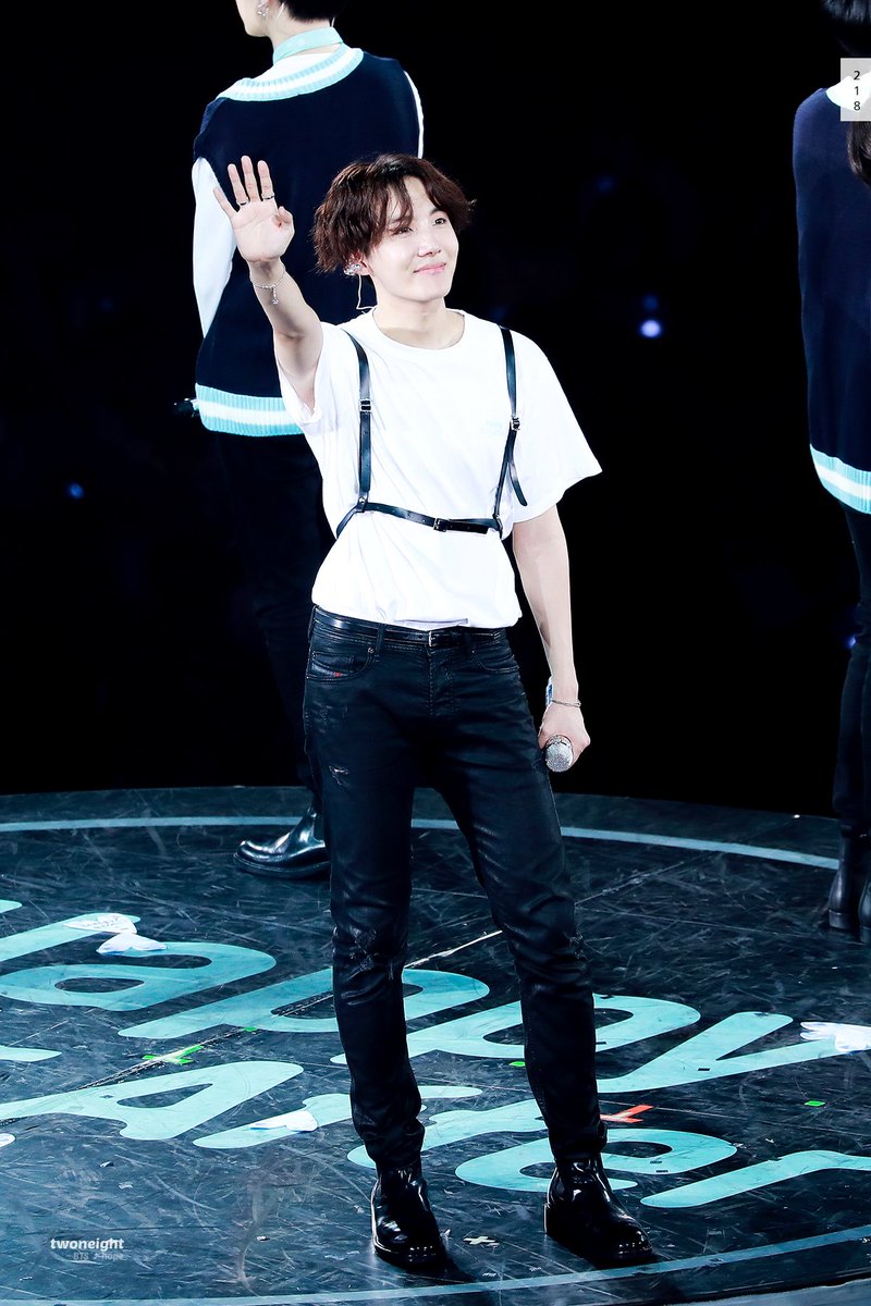 218_jhope's tweet photo. 180424 #제이홉 #호석 #jhope
love, hope 😌♥️
https://t.co/rR7bkOVIhM
https://t.co/IdDHMLxrwh https://t.co/oBTtYp1MMT