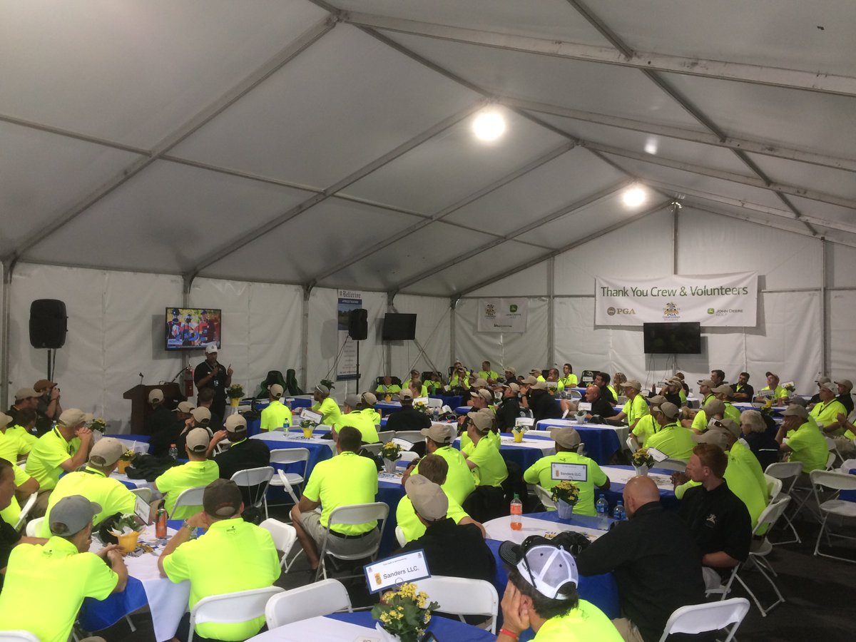 BernhardCompany's tweet image. Carlos Arraya giving out morning duties to a sea of volunteers #PGAchampiosnhip #keepingsharp #sharpeningsolutions CountryClub #BelleriveCC