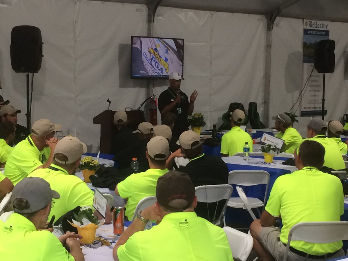 BernhardCompany's tweet image. Carlos Arraya giving out morning duties to a sea of volunteers #PGAchampiosnhip #keepingsharp #sharpeningsolutions CountryClub #BelleriveCC