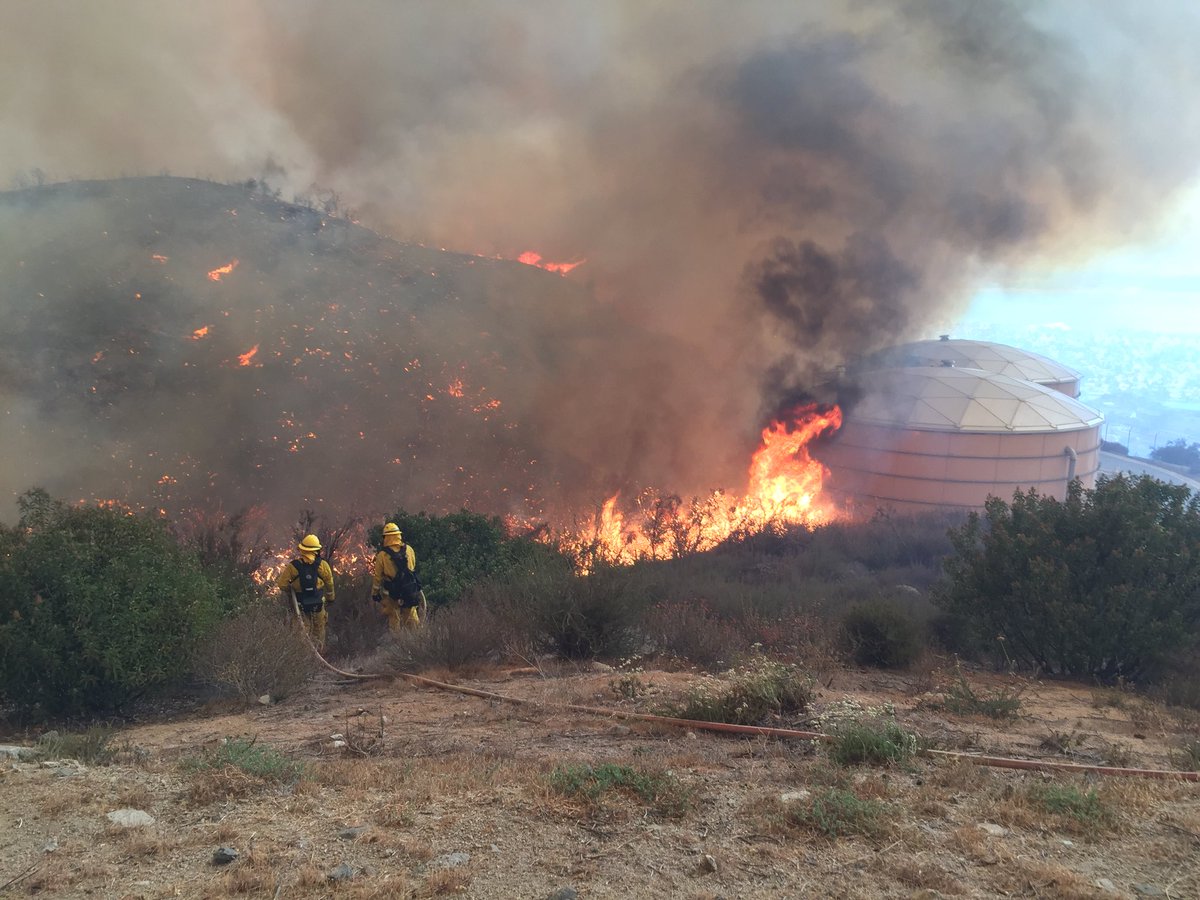 ocregister's tweet photo. #HolyFire morning update:
-The #wildfire has burned 18,137 acres &amp; remains 5% contained
-Evacuations remain for many #LakeElsinore communities
-The #fire has moved out of #OrangeCounty
-Arson suspect expected to appear in court Friday
-Read more here: https://t.co/5bW9Crbp3W https://t.co/77LY8RBRbb