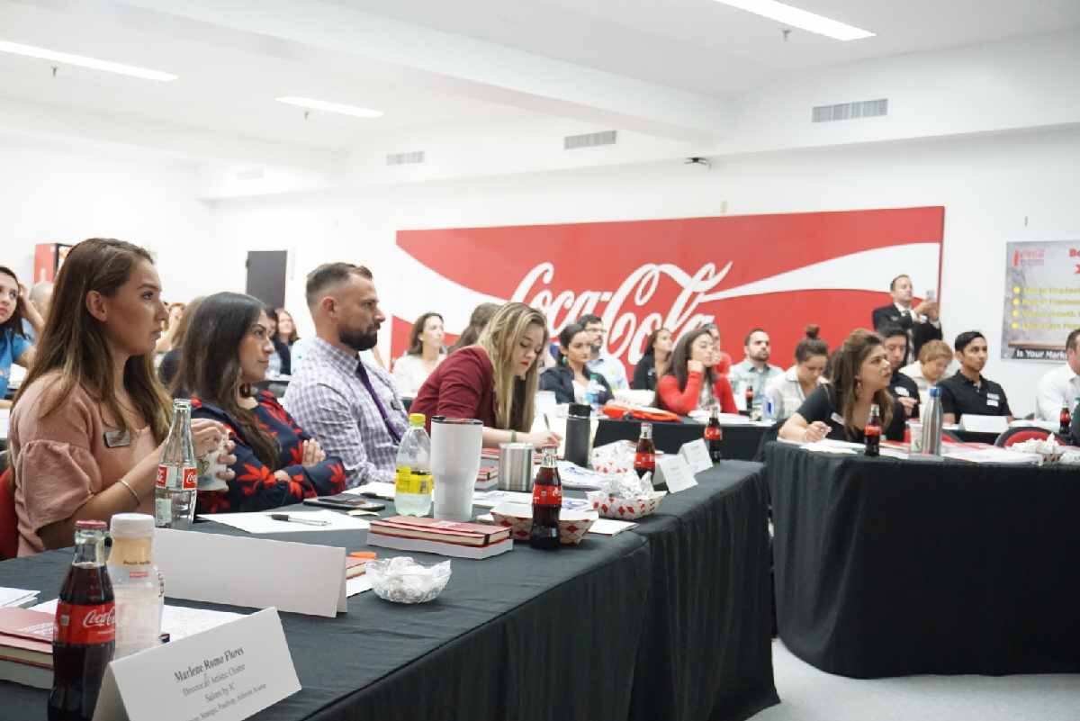 CLeRoyCavazos's tweet photo. @CocaColaSWB is proud to host @SAHispanicCC #ABLDP #Leadership class empowering the future leaders of our #SanAntonio Community #StakeholderEngagement #FutureLeaders #ArcaContal #CCSWB #CorporateMembers #Empowerment #LatinosAreLeaders https://t.co/OPyb8A7GAs