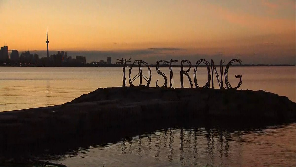 TO Strong sign now graces Humber Bay Shores ow.ly/dOXt30lm1Vu https://t.co/5LpDmm7Yig
