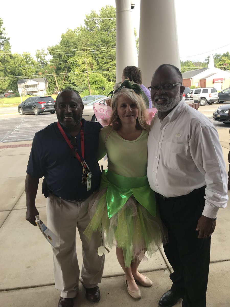 WestlawnTCS's tweet photo. Yes ladies and gentlemen, Tinkerbook is back!!! @gtidwell1 is ready for library orientation next week!! Wonder what kind of characters will make an appearance to help 🤔 #wewin #TCSLearns #tcslibraries @MikeDaria @ezigbo_ @TCSBoardofEd https://t.co/vl8mrvlpkZ