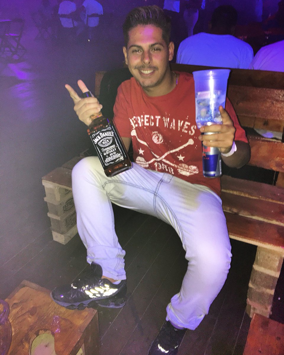 sinistro_97's tweet photo. Seja o "trampo" ou seja o "corre" só não seja + mais um "parasita"  👍💲 https://t.co/BRVrbiNm9y