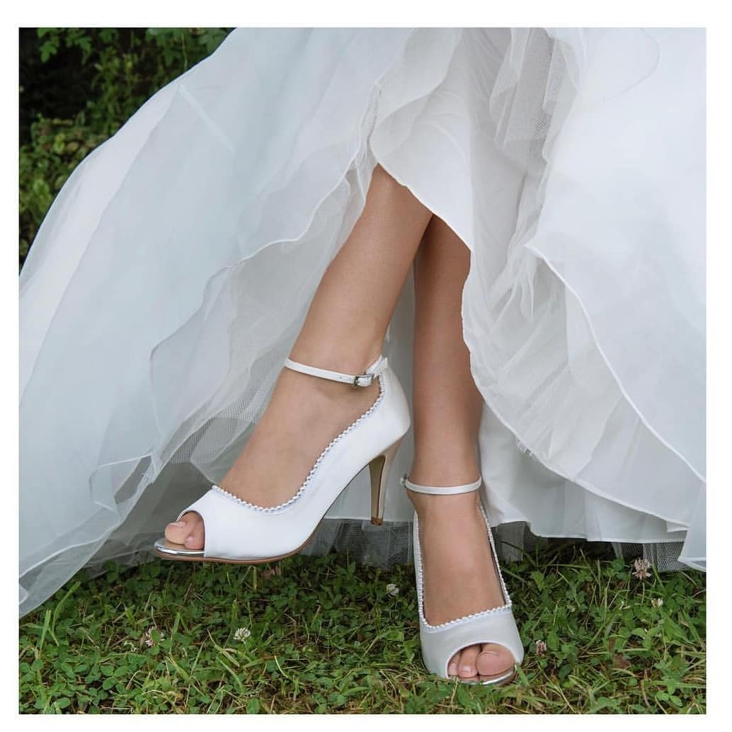 WeddingWhouse's tweet photo. FREE PAIR OF SHOES with every new bridal order until August 31st!! 👠💞👰
Call 01228 595956 to book!
#bridalshoes #carlisle #carlislewedding #cinderella #shoes #weddingshoes https://t.co/39aClHXn58