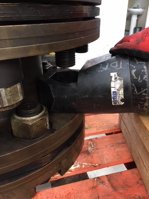SolutionsTorque's tweet image. We were asked to help one of our customers with removing some stubborn nuts. We promised not to damage the bolt - nut splitters are so useful and only take seconds to remove nuts, which otherwise would need burning off. Only too happy to help. torque-solutions.co.uk/nut-splitters-… … …