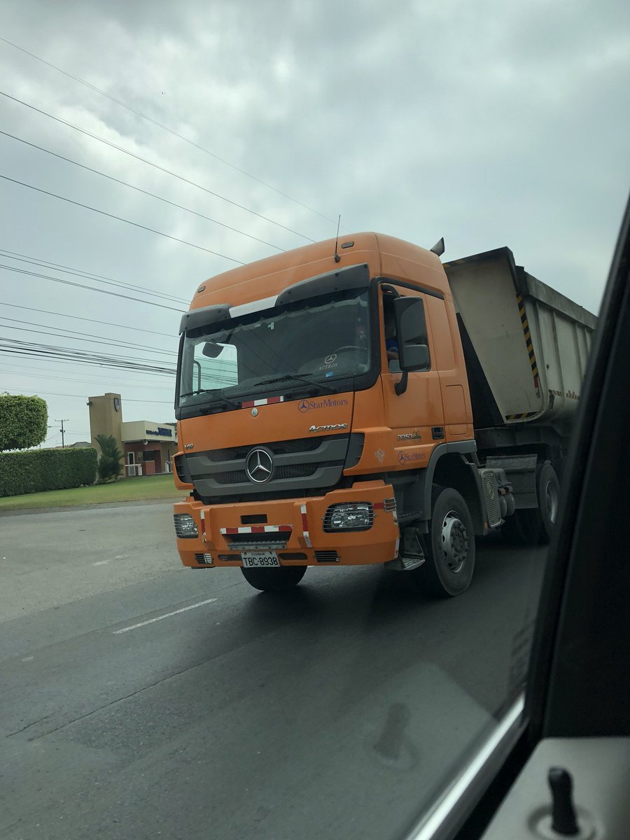 Pilas <a href="/ATMGuayaquil/">ATM Guayaquil</a>  este camión está manejando como loco por la aurora, cerrandose a todos los carros. <a href="/AntiradarGYE/">AntiradarGYE</a>