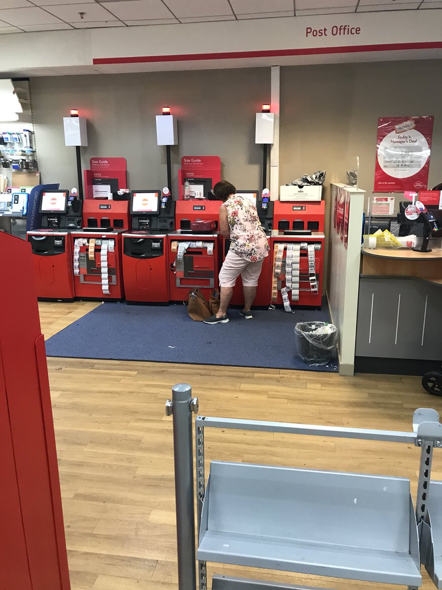 M_C_Emerson's tweet photo. @PostOffice Yet again at Hammersmith. Consistently poor form https://t.co/9TTkESlFGo