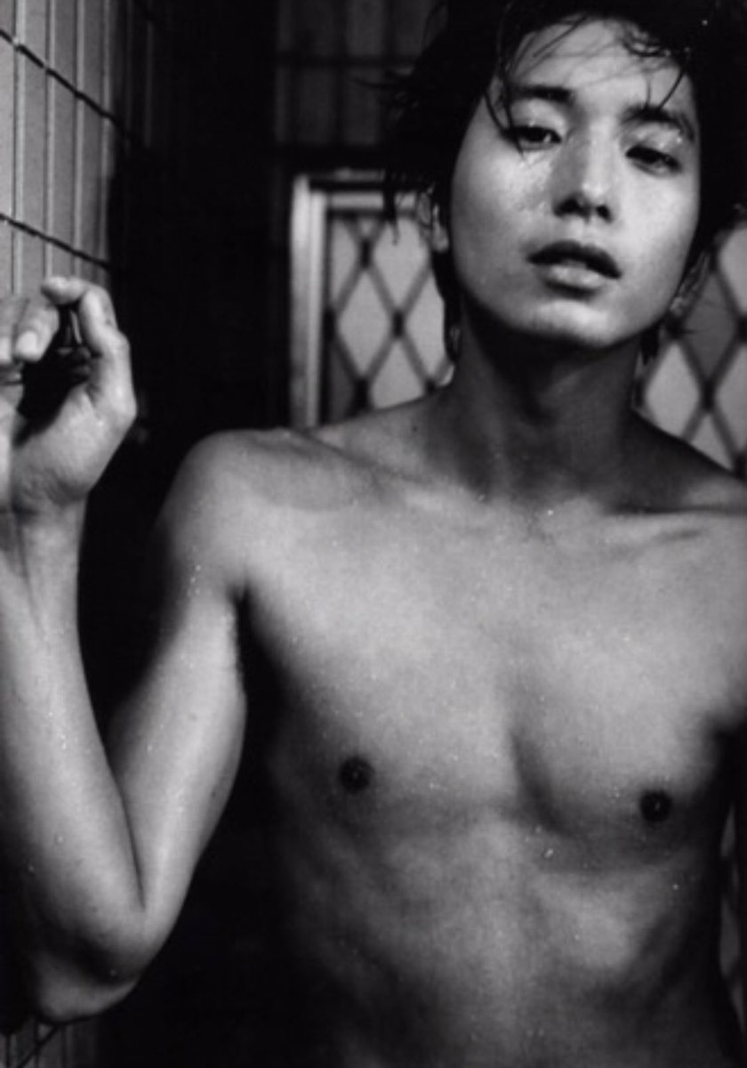 ちゃちゃまろ Ar Twitter ぅわほんとだ今まで気づかなかったけど向井理さんの首の右横にホクロある 服着たら一発で隠れちゃうのが更にえっちじゃん 月刊menの利便性よ