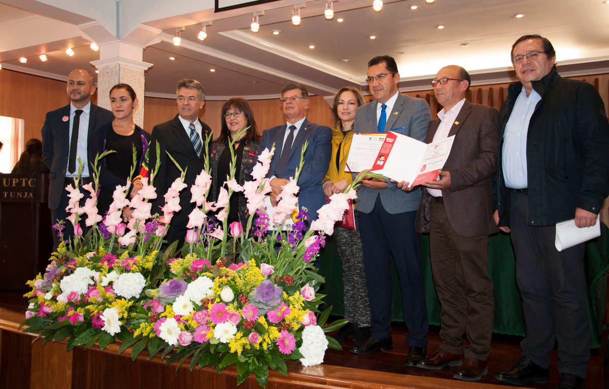 UNAD_ZCBOY's tweet photo. Docente de ECAPMA, Ing. Jorge Fonseca, recibe reconocimiento a la labor investigadora que se realiza desde el Grupo de Investigación Gigass, gracias a la destacada posición en el ranking de mejores grupos de investigación 2018; la ceremonia se llevó a cabo en la @universidaduptc https://t.co/xbzKmt2lKq