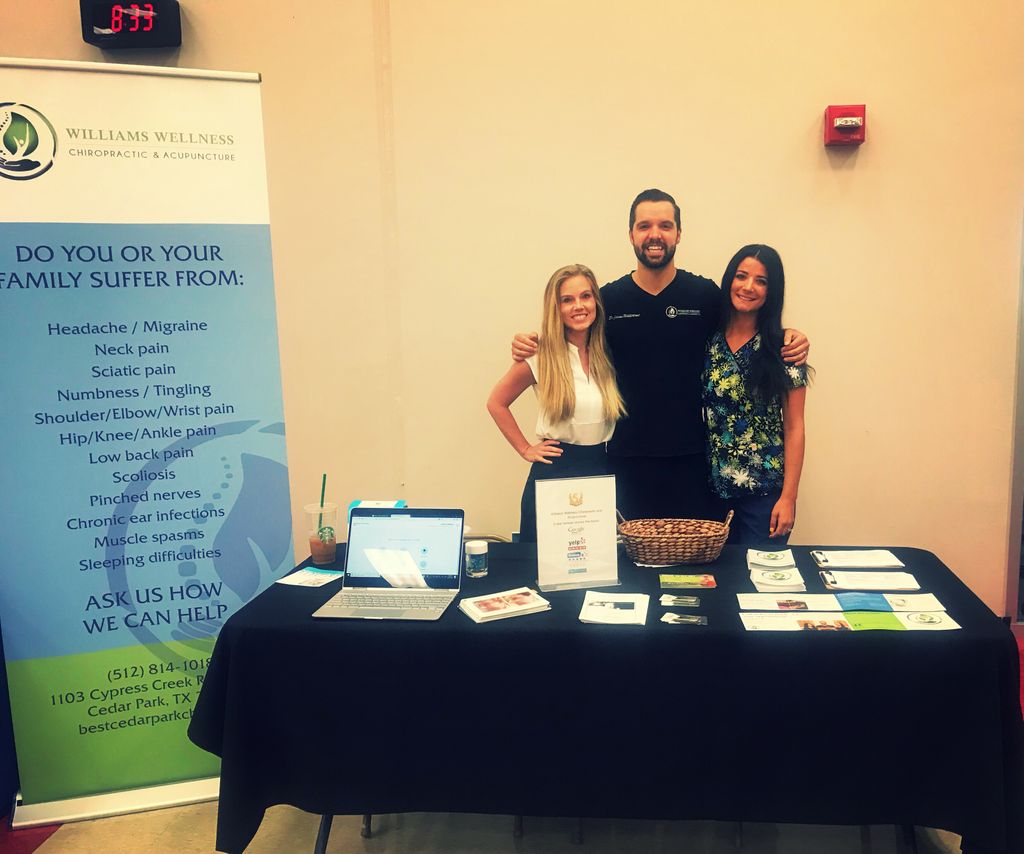 DrJasonWilliams's tweet photo. Helping out the teachers at Leander ISD become more healthy every day. Everyone has a spine and everyone has skin..we take care of both 🧖🏽‍♀️👨🏽‍⚕️👩🏽‍⚕️Making things happen 🤗 https://t.co/RrvGWI7GR3