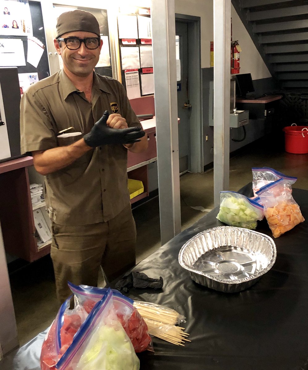 Edie4gzus's tweet photo. #fridayFruitKabobs #deliciousandrefreshing #irvinecenter @zalewski_matt @kjallen04 #hydrationdoesnthavetobeboring https://t.co/Mywd19Muns