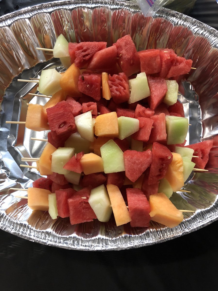 Edie4gzus's tweet photo. #fridayFruitKabobs #deliciousandrefreshing #irvinecenter @zalewski_matt @kjallen04 #hydrationdoesnthavetobeboring https://t.co/Mywd19Muns