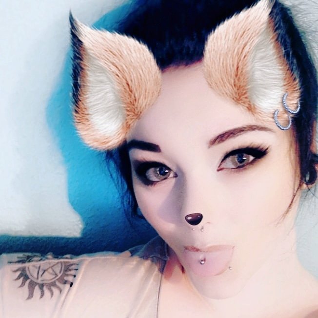 nox_roxy's tweet photo. Ich gehe jetzt einkaufen, was treibt ihr so?

#selfie #SelfieTime #snapchat #Supernatural #fangirl #winchesters #gamergirl #foxlady #piercing #keinbockaufeinkaufen #twitch #RoxyNox https://t.co/l8uqBPSxZa