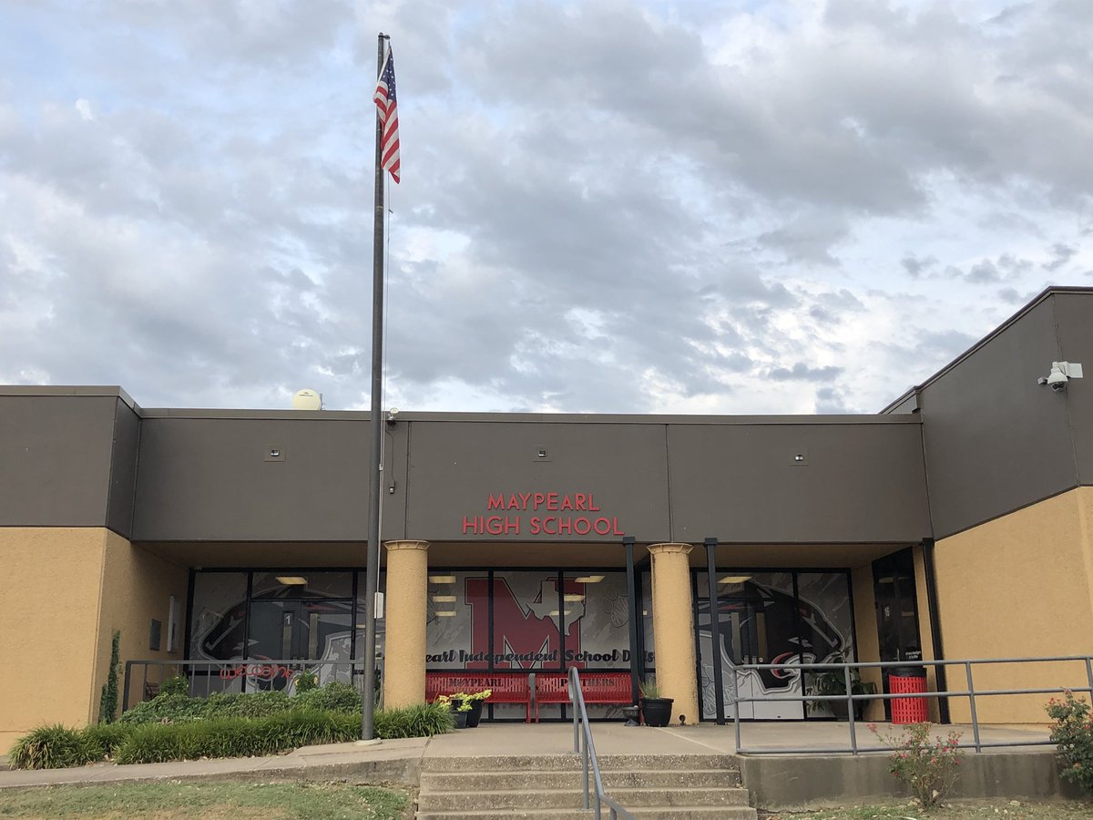 kristiguest's tweet photo. Maypearl High School Panthers...We’re going to have a great year! Let’s get this started! #firstday #MaypearlStrong https://t.co/flEfL2Td9c