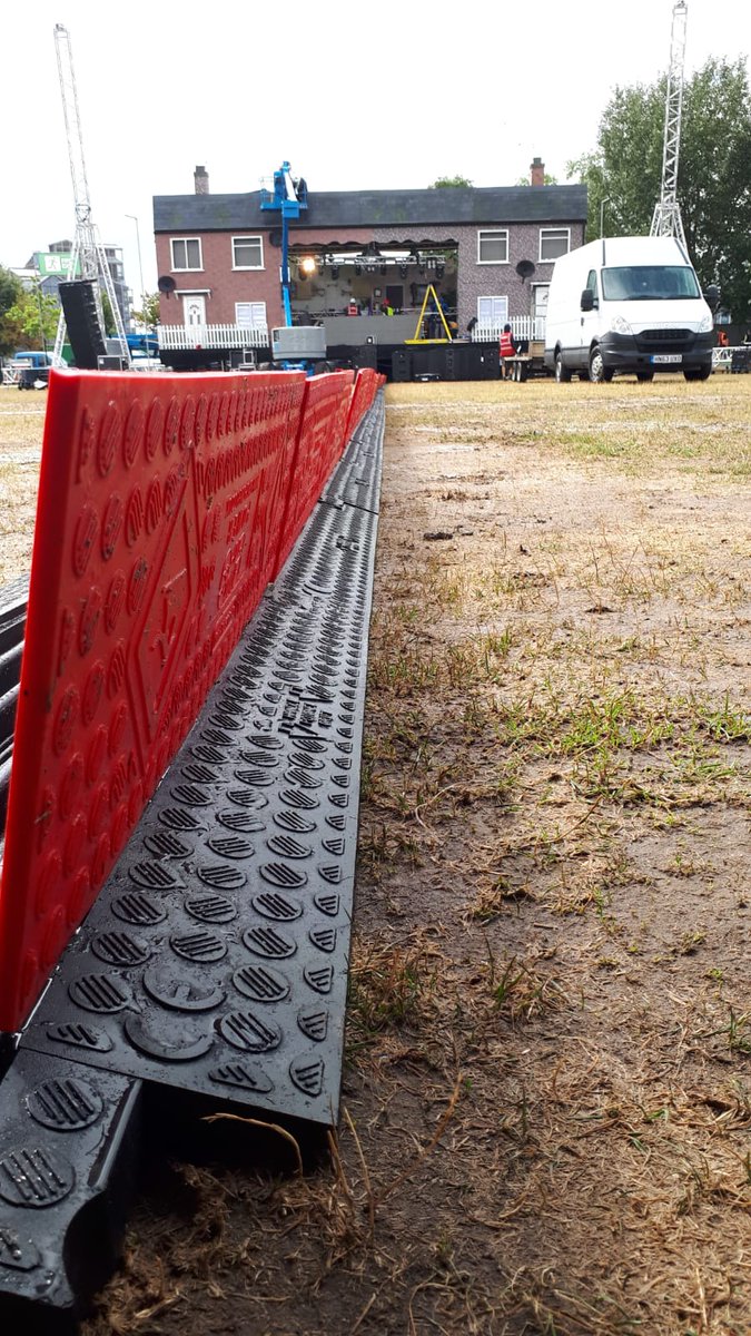 projectpower_'s tweet image. ...and straight from our warehouse it's out in a Festival Field #EventPower #Presentationiseverything #CableRamp @ten_47
