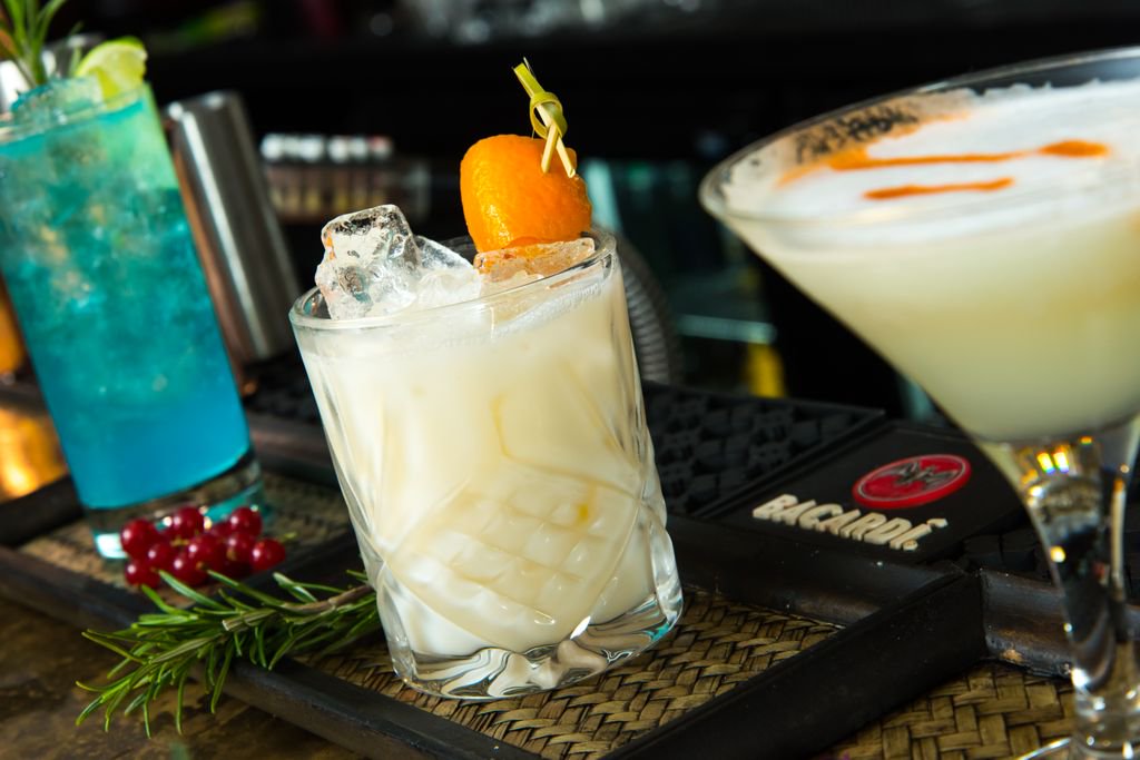 Come join us for some #Friday cocktails this evening! You know you deserve it. 🍸